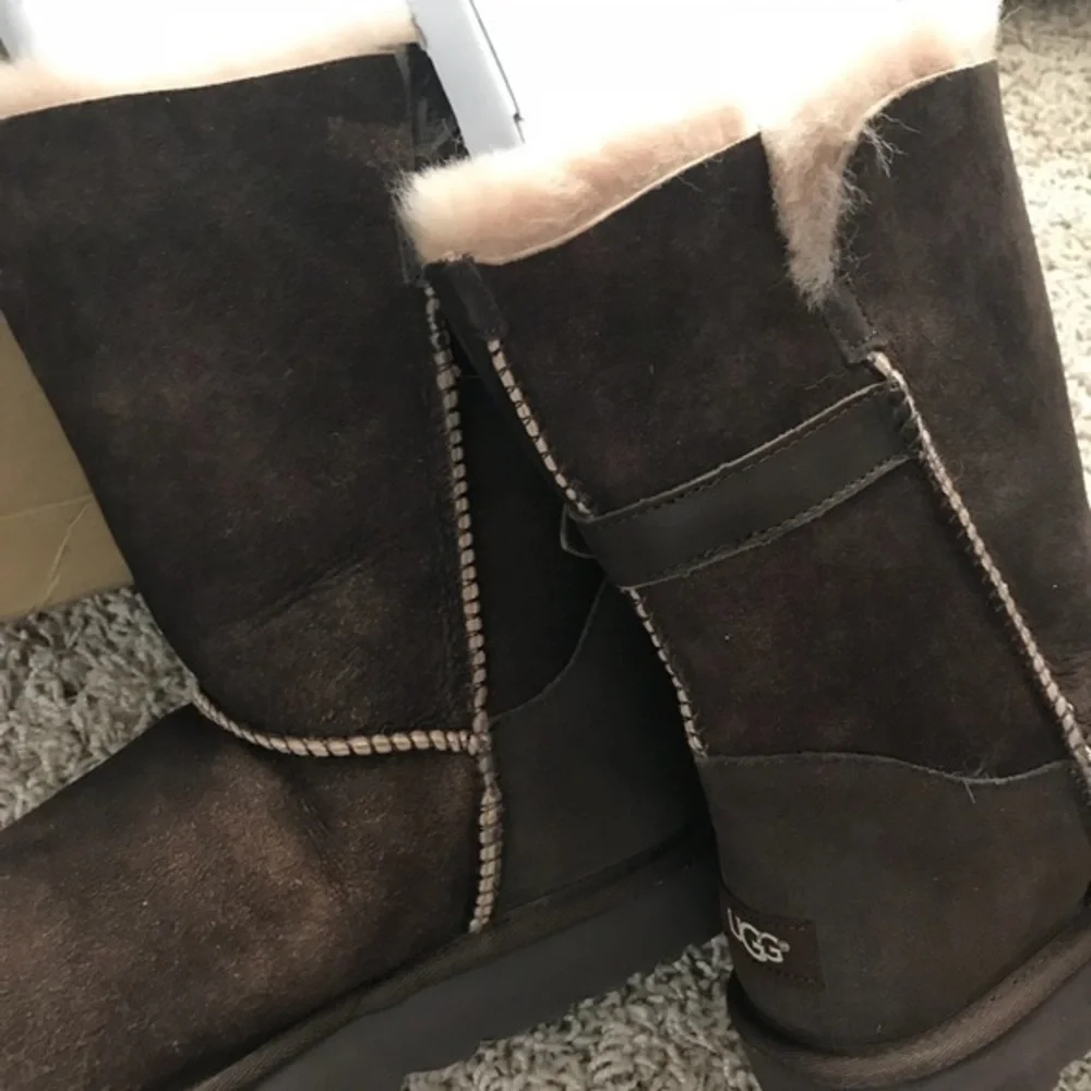 UGG nwt dark